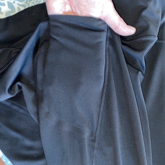 ATHLETA 22” Crop Training/running leggings with night reflective detailing trim. - Picture 10 of 12